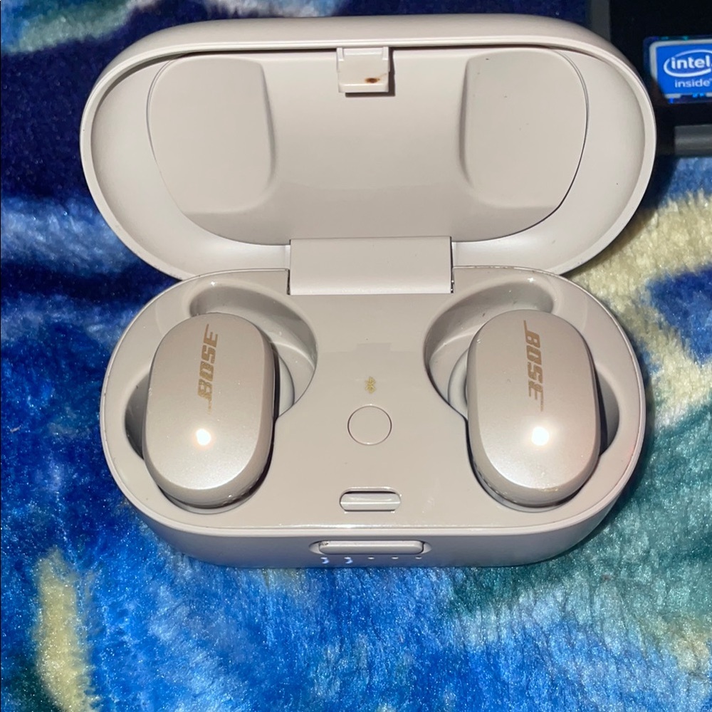 Bose Wireless Earbuds in Sleek White